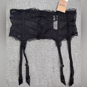 NWT Vintage Chantelle Midnight Black Lace Garter Belt with Boning